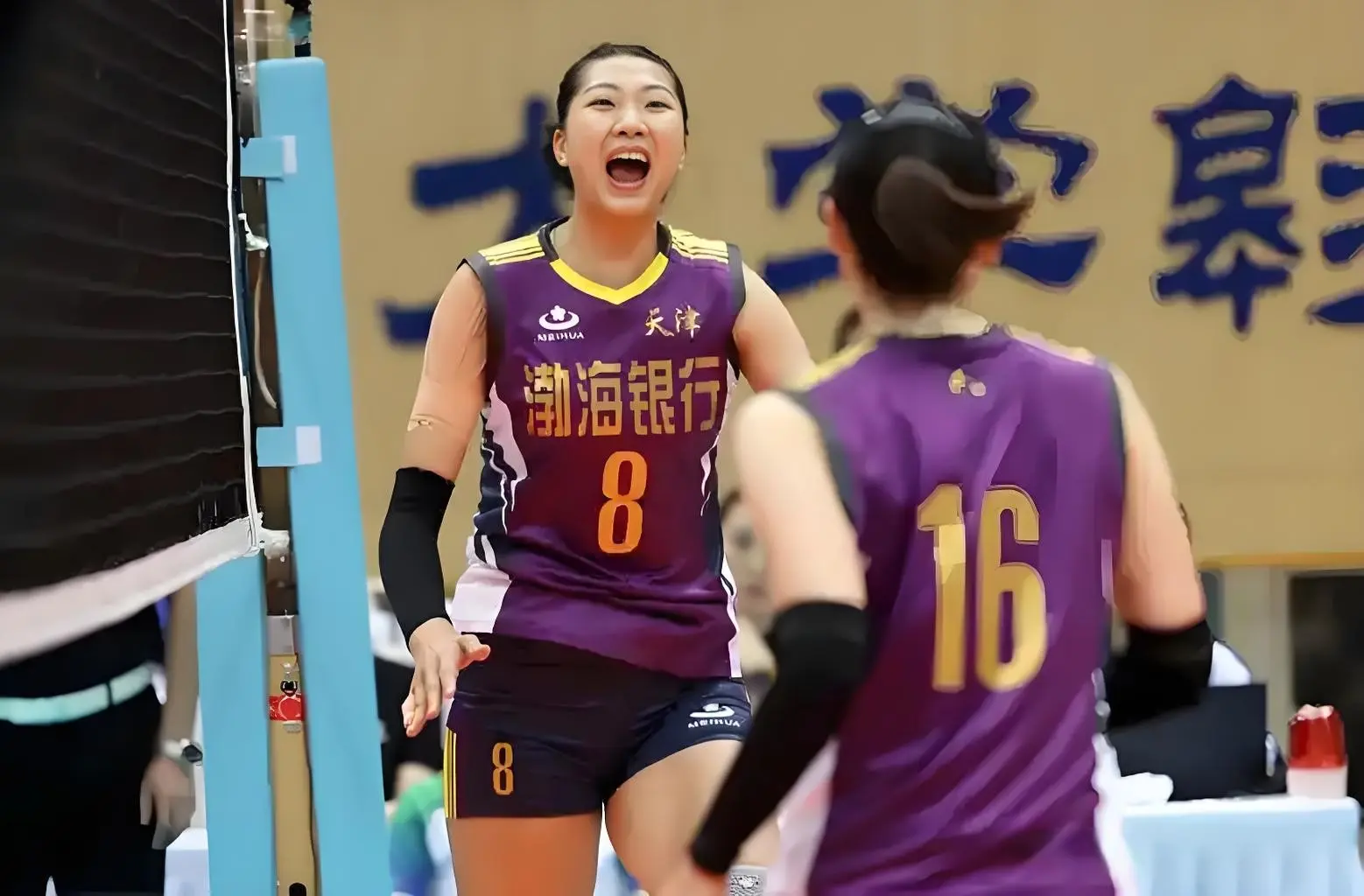 中带了三名 中带了三名